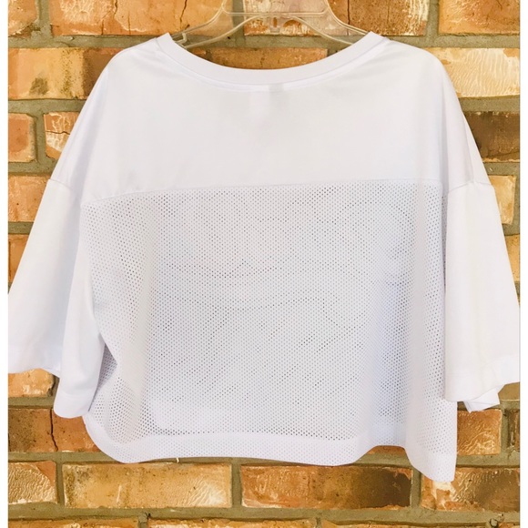 Divided H & M Graphic Crop Top     Medium - Picture 6 of 7